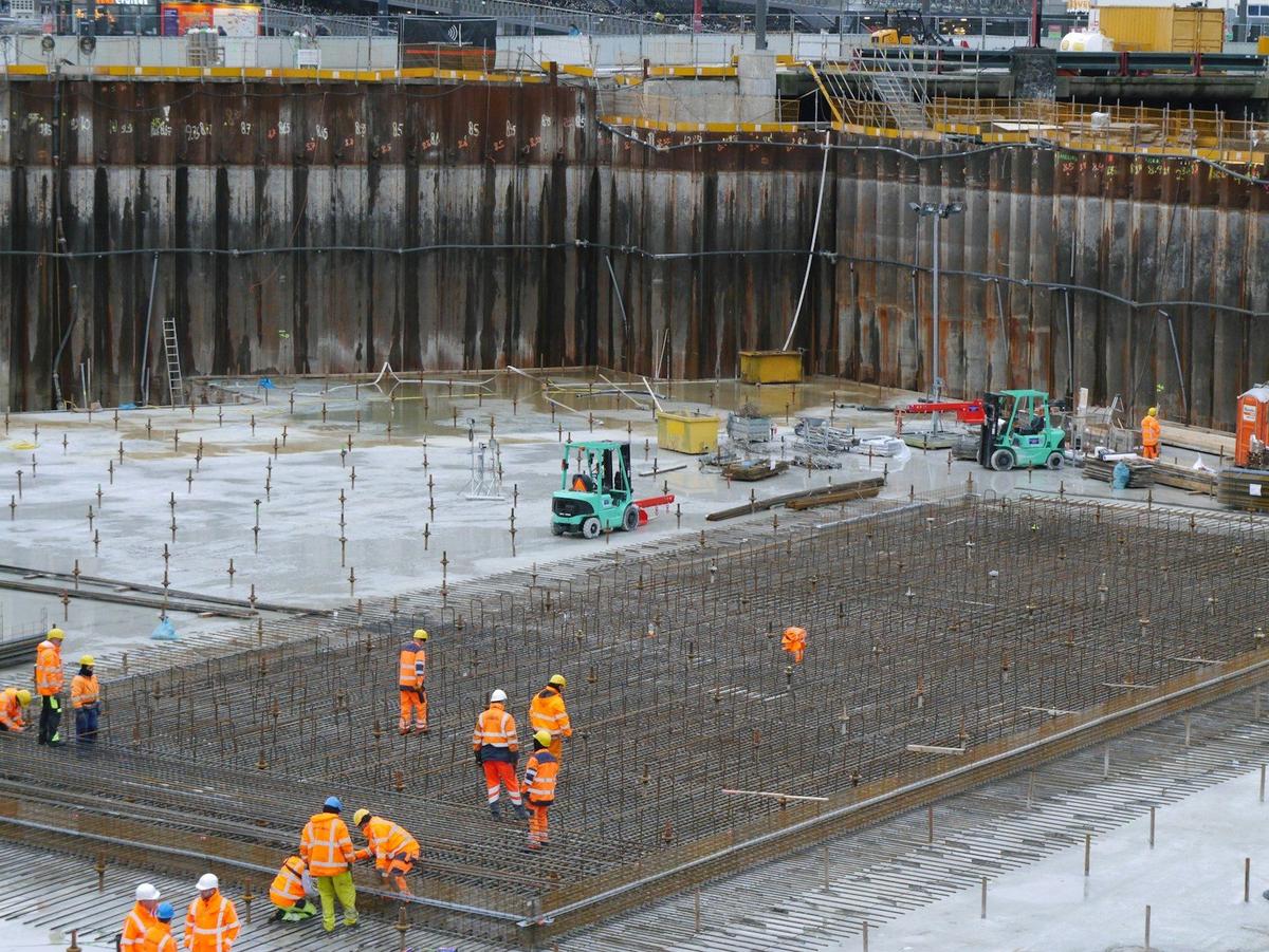 Zbrojenie płyty fundamentowej przed betonowaniem